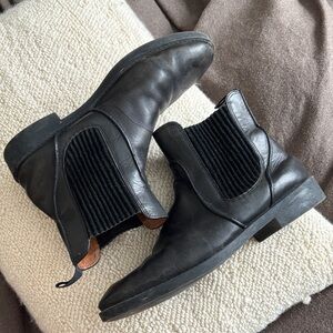 Marc by Marc Jacob’s Chelsea boot